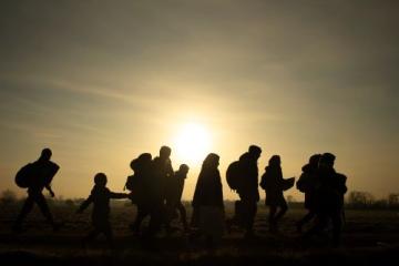 Migrants walking towards Turkey-Pazarkule border